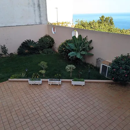 Casa Adora Mit 3 Schlafzimmern, Garten Und Meerblick Villa *