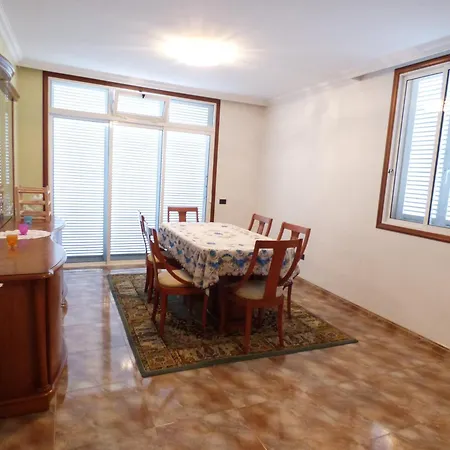 Villa Casa Adora Mit 3 Schlafzimmern, Garten Und Meerblick *